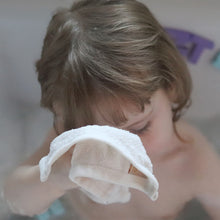 Load image into Gallery viewer, bamboo wipes for gently washing sensitive skin toddlers